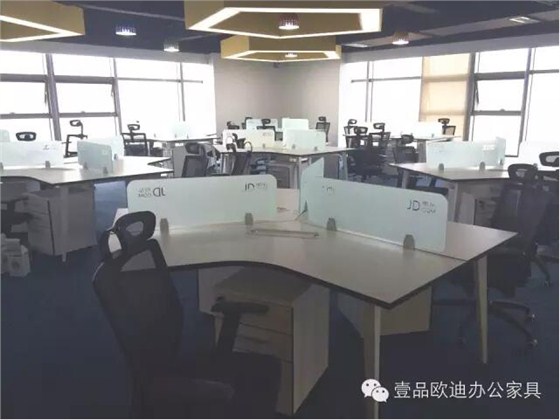 【央視新聞客戶端】京東JD讓老百姓放心網(wǎng)購，壹品歐迪讓京東JD綠色辦公