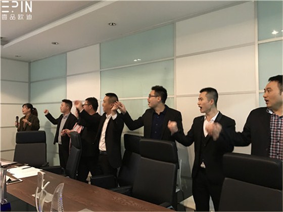現(xiàn)代辦公家具公司壹品歐迪的員工大會是這個樣子的