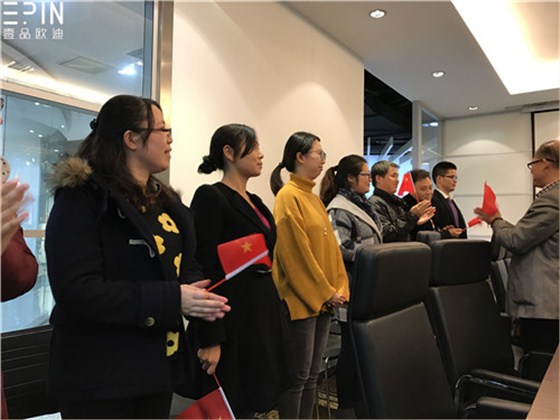 現(xiàn)代辦公家具公司壹品歐迪的員工大會是這個樣子的