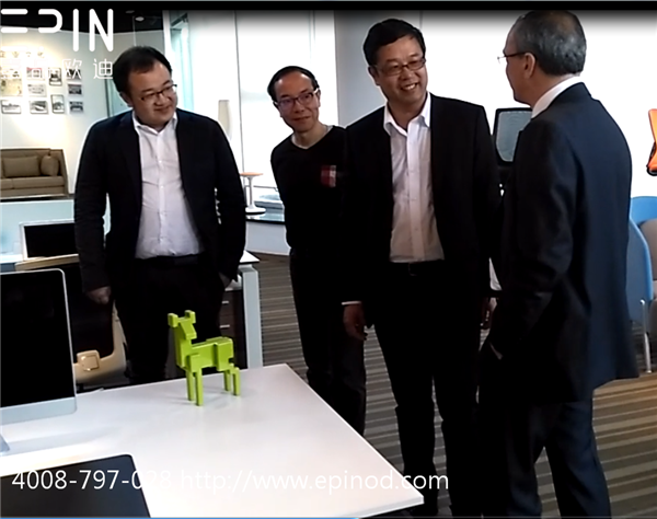 意大利客人對(duì)優(yōu)耐系列辦公班臺(tái)品質(zhì)給予贊賞
