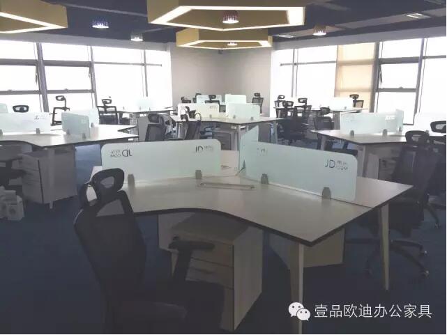 【央視新聞客戶端】京東JD讓老百姓放心網(wǎng)購(gòu)，壹品歐迪讓京東JD綠色辦公