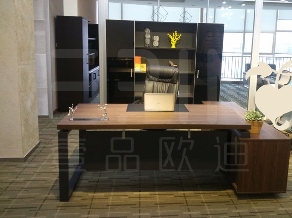 成都辦公家具廠教您怎么選購(gòu)班臺(tái)及保養(yǎng)