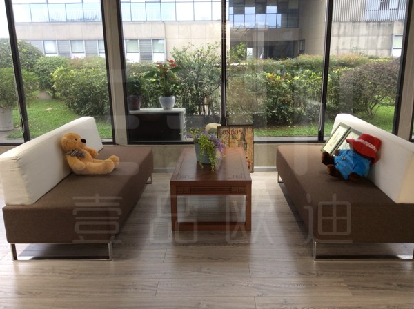 走互聯網+的轉型道路，但展廳依舊不可替代