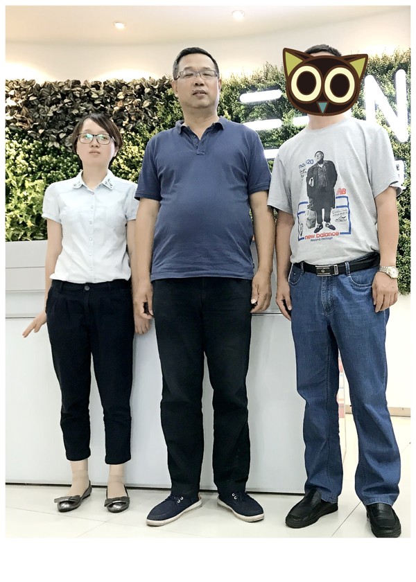 壹品歐迪網(wǎng)絡部與客戶合影